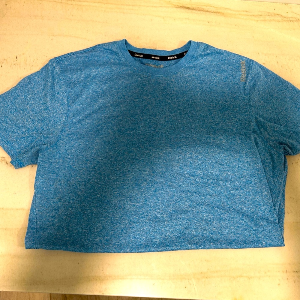 Reebok men’s size medium fry fit athletic shirt.